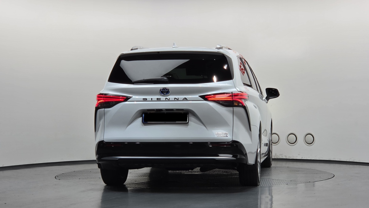 Toyota Sienna, 2022 — фото 4 из 12