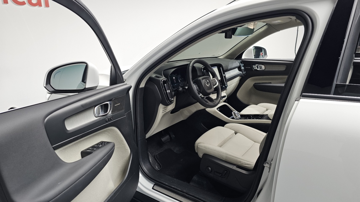 Volvo XC40, 2024 — фото 10 из 12