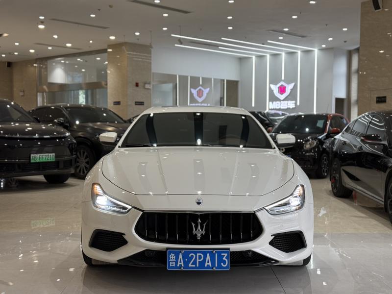 Maserati Ghibli, 2023 — фото 2 из 12