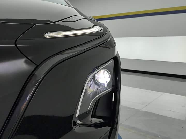 Hongqi E-QM5, 2023 — фото 5 из 9