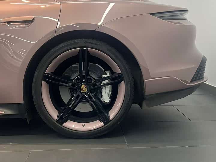 Porsche Taycan, 2021 — фото 8 из 9