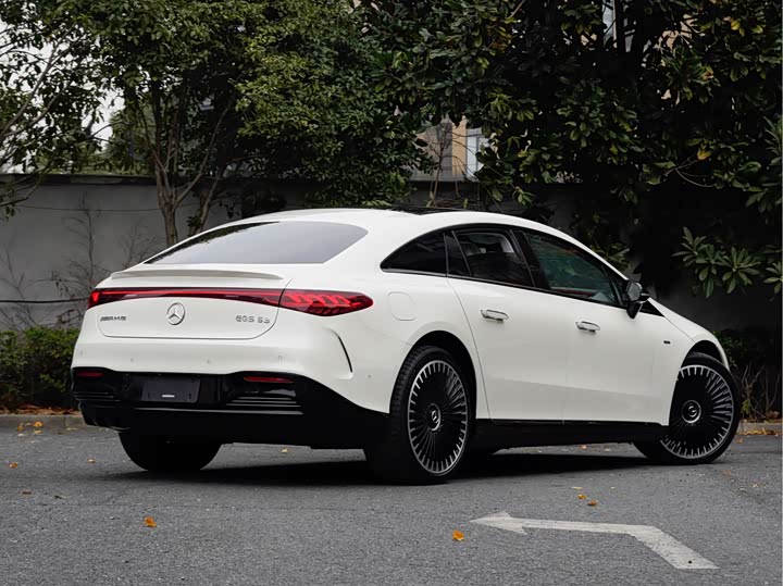 Mercedes-Benz EQS AMG, 2023 — фото 4 из 9
