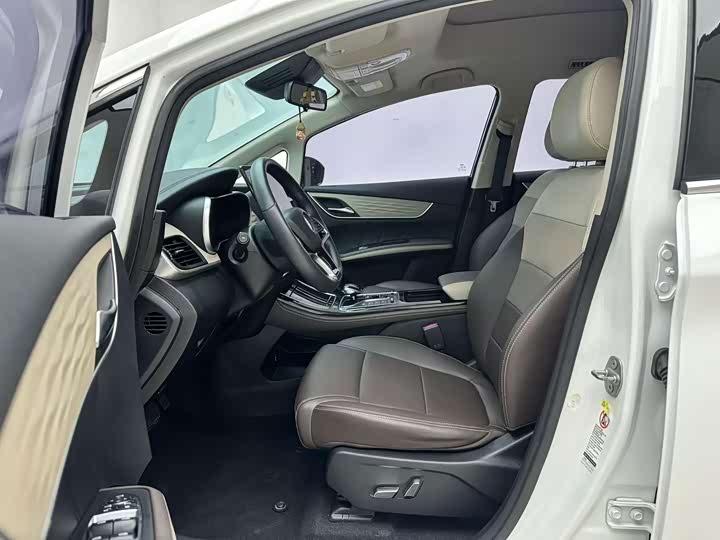 BYD Song Max Hybrid, 2022 — фото 7 из 9