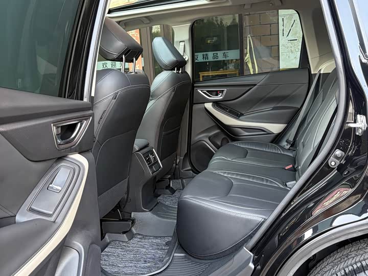 Subaru Forester, 2023 — фото 8 из 9
