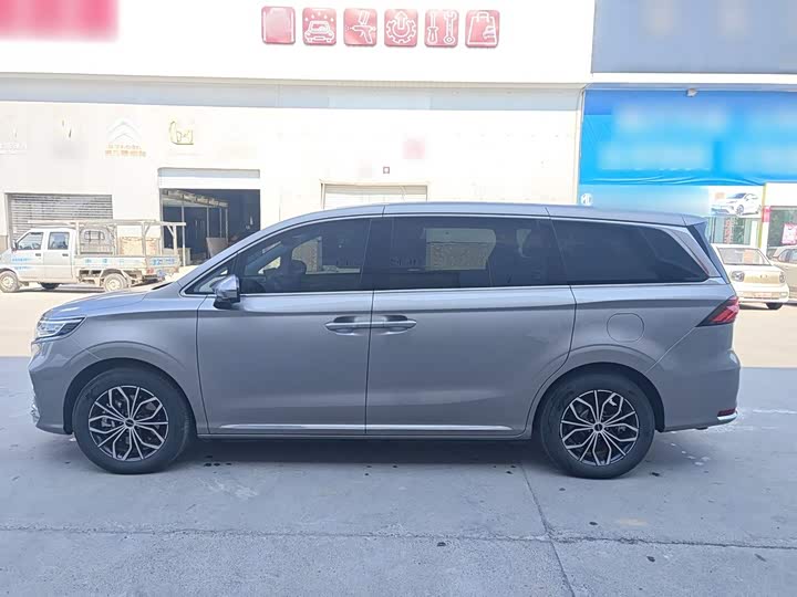 Roewe iMax 8 EV, 2024 — фото 5 из 9