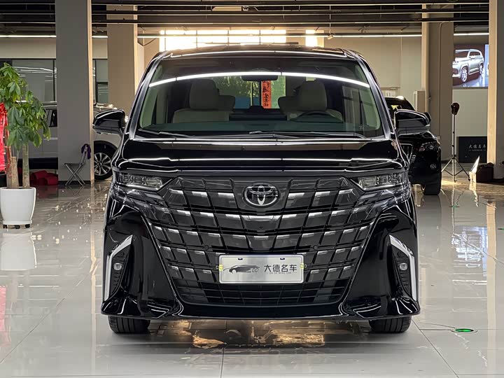 Toyota Alphard, 2025 — фото 2 из 9