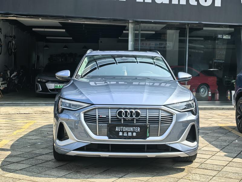 Audi e-tron, 2022 — фото 2 из 12