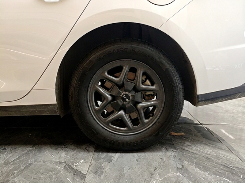 BYD Seal 05 DM-i Hybrid, 2025 — фото 11 из 12