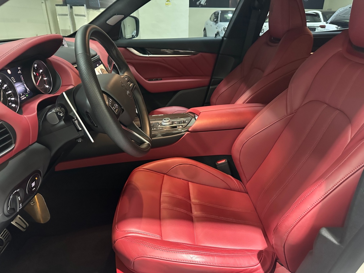 Maserati Levante, 2023 — фото 10 из 12