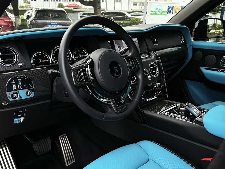 Rolls-Royce Cullinan, 2022 — фото 3 из 9