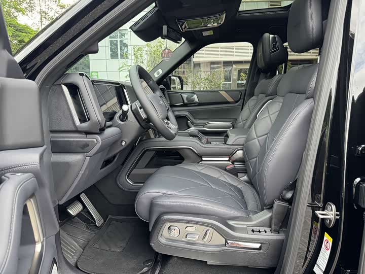 BYD FangChengBao Leopard 8, 2025 — фото 7 из 9