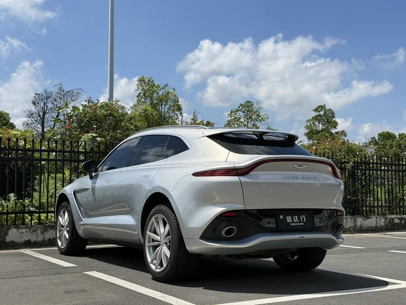Aston Martin DBX, 2024 — фото 5 из 12