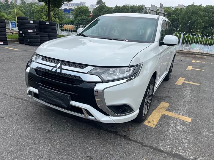Mitsubishi Outlander, 2023 — купить в Ульяновске под ключ