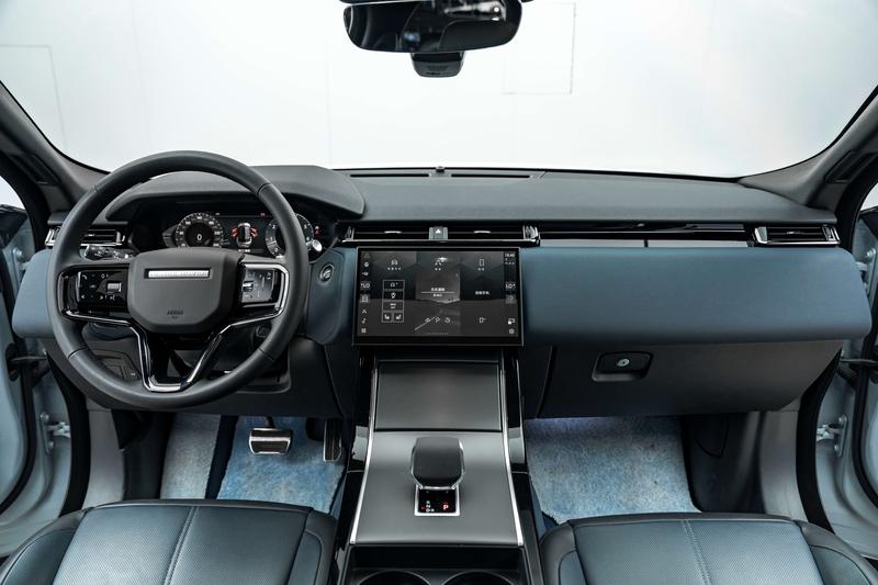 Land Rover Range Rover Velar, 2024 — фото 10 из 12