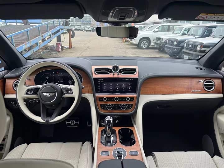 Bentley Bentayga, 2024 — фото 4 из 7