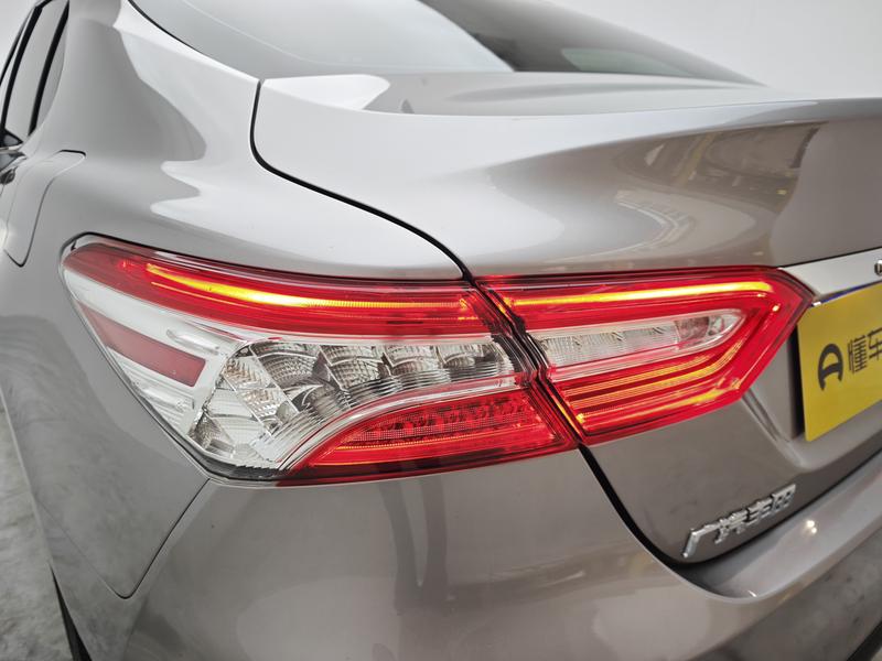 Toyota Camry, 2023 — фото 10 из 12