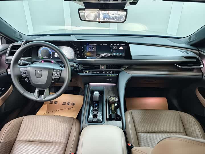 Toyota Crown Sedan, 2025 — фото 4 из 9
