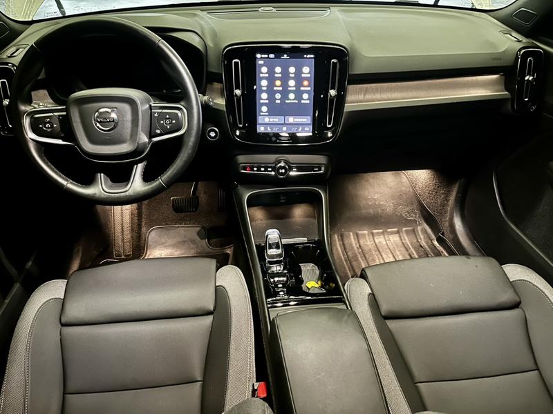 Volvo XC40, 2023 — фото 7 из 9