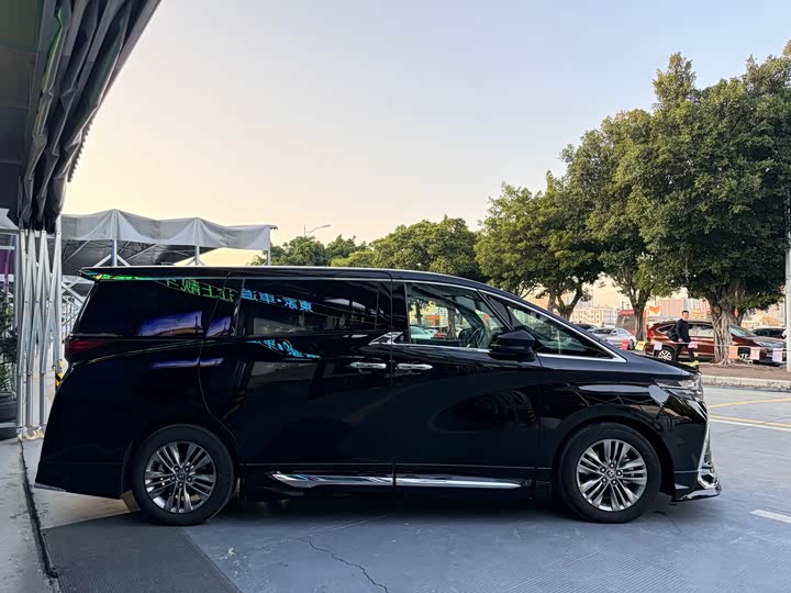 Toyota Alphard, 2025 — фото 4 из 9