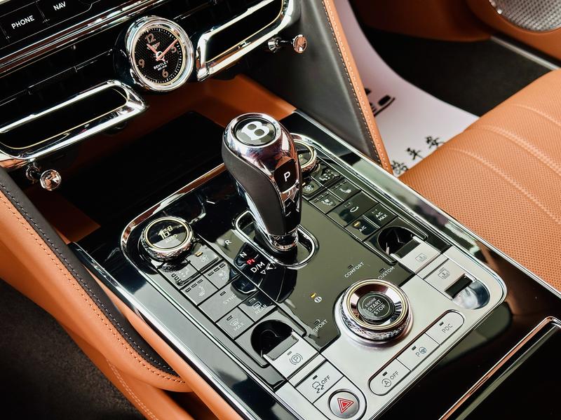 Bentley Flying Spur, 2023 — фото 8 из 11