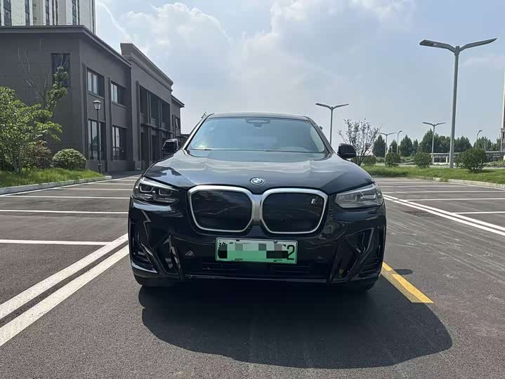 BMW iX3, 2023 — фото 2 из 9