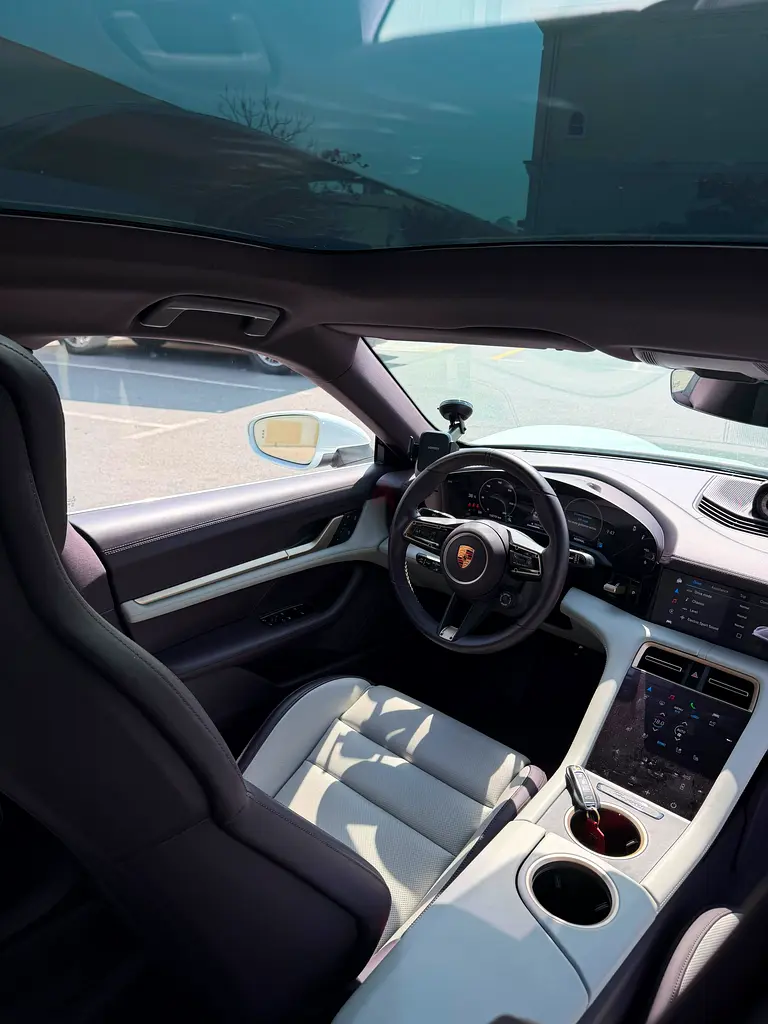 Porsche Taycan, 2025 — фото 6 из 10