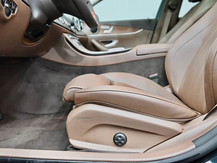 Mercedes-Benz E-Class Hybrid, 2022 — фото 8 из 9