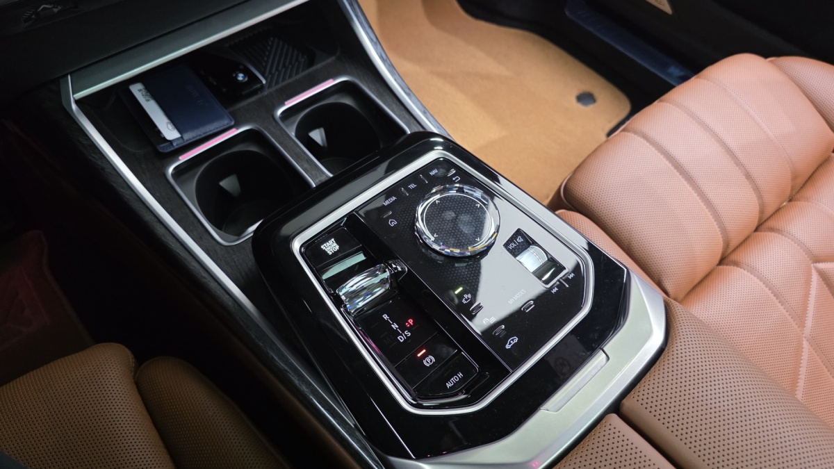 BMW 7 Series, 2025 — фото 8 из 12