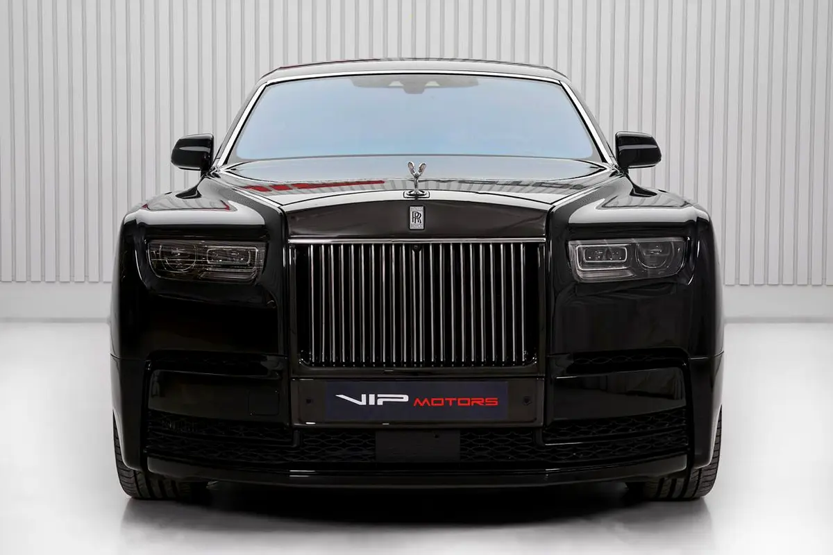 Rolls-Royce Phantom, 2024 — фото 2 из 10