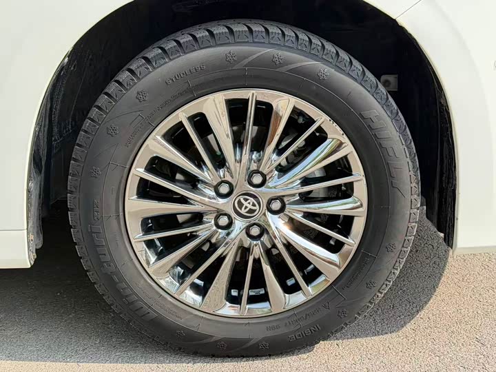 Toyota Alphard, 2023 — фото 5 из 9