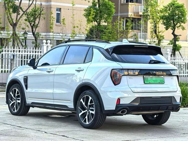 Lynk & Co 01 EM-P Hybrid, 2023 — фото 5 из 9