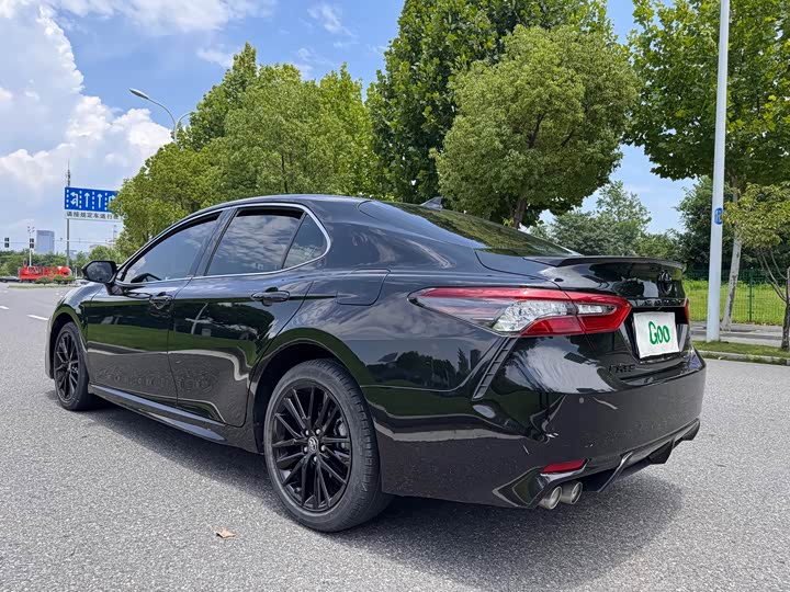 Toyota Camry, 2023 — фото 4 из 9