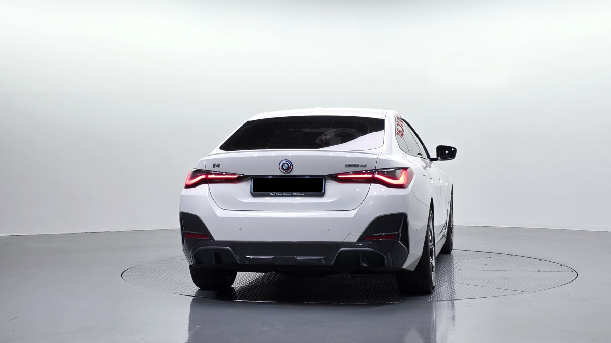 BMW i4, 2022 — фото 4 из 12