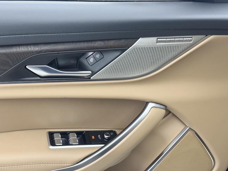 Jaguar XF L, 2023 — фото 12 из 12