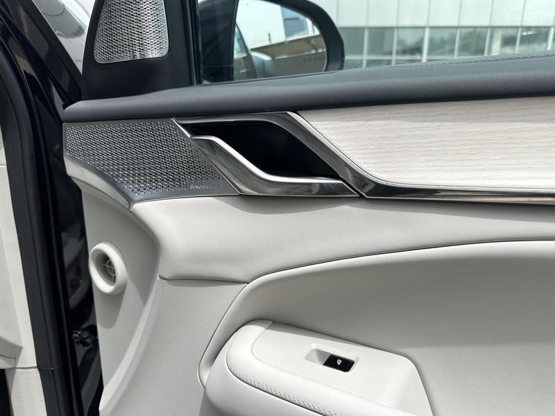 Volvo EM90, 2023 — фото 10 из 12