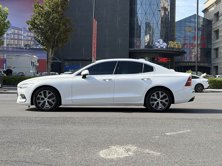 Volvo S60, 2022 — фото 4 из 9