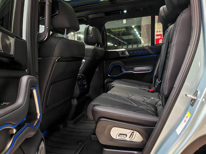 BYD FangChengBao Leopard 8, 2024 — фото 5 из 9