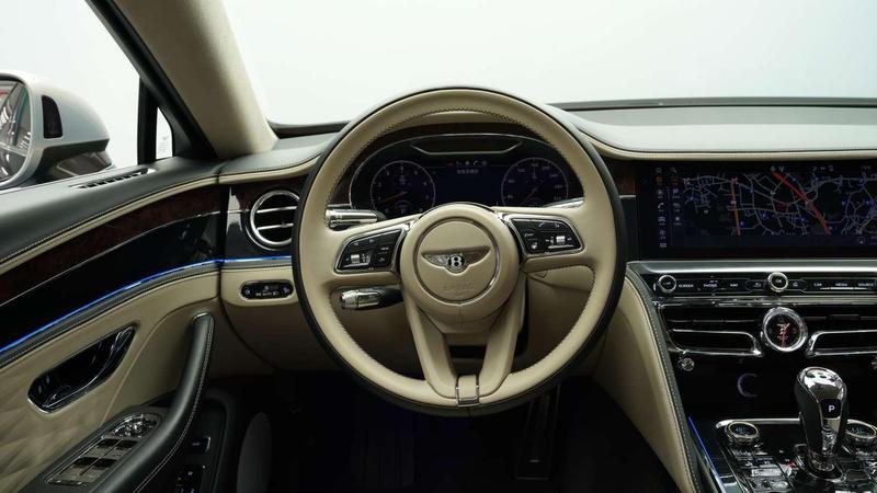 Bentley Flying Spur, 2024 — фото 11 из 12