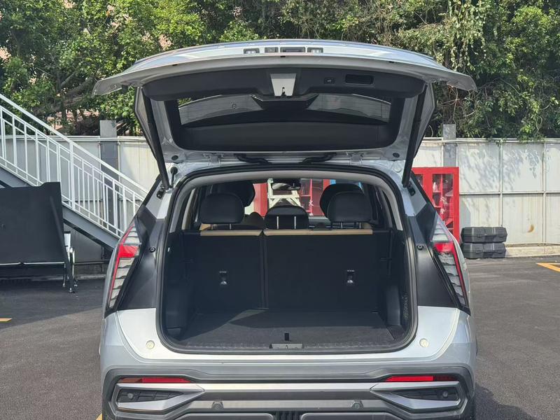 Geely Atlas L, 2023 — фото 9 из 10