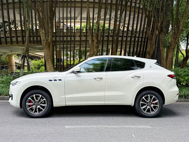 Maserati Levante, 2022 — фото 3 из 9