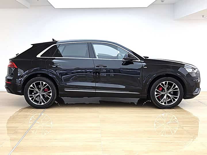 Audi Q8, 2023 — фото 3 из 9