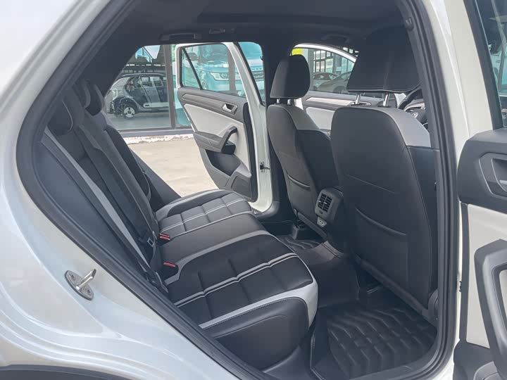 Volkswagen T-Roc, 2023 — фото 10 из 12