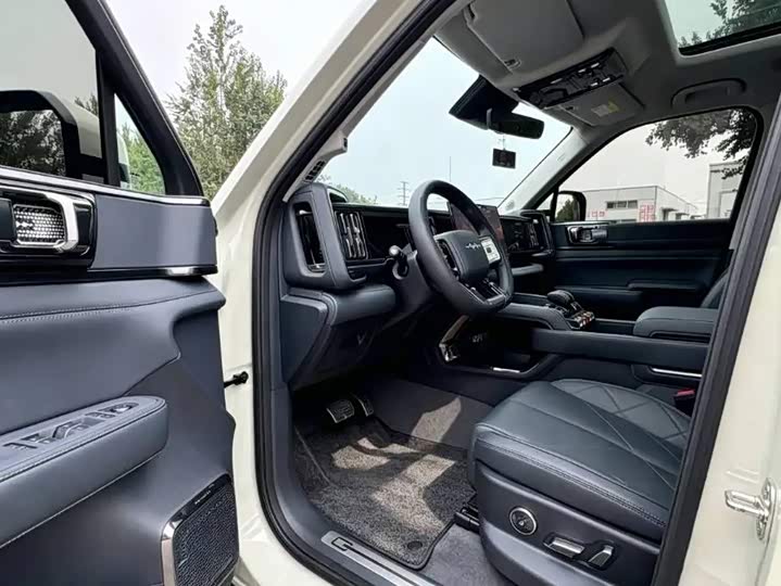 BYD FangChengBao Leopard 5, 2025 — фото 9 из 9