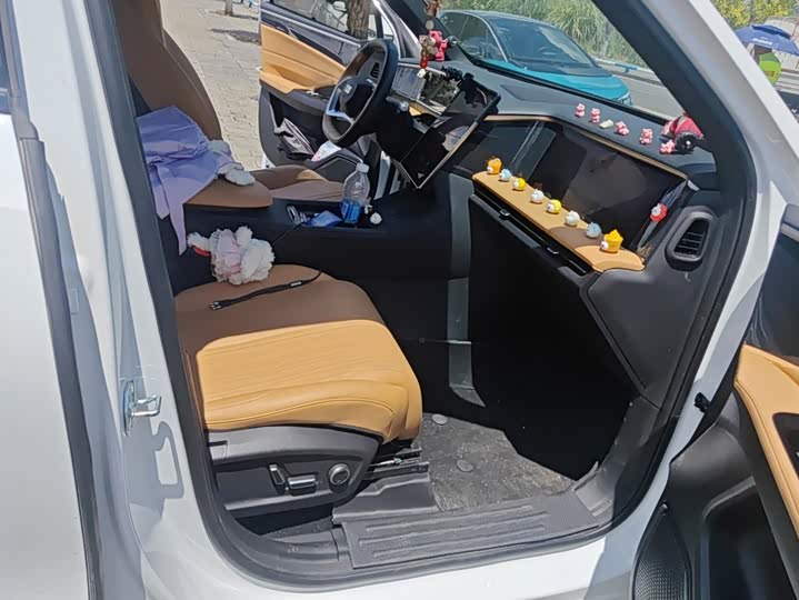 Geely Galaxy L7, 2024 — фото 8 из 9