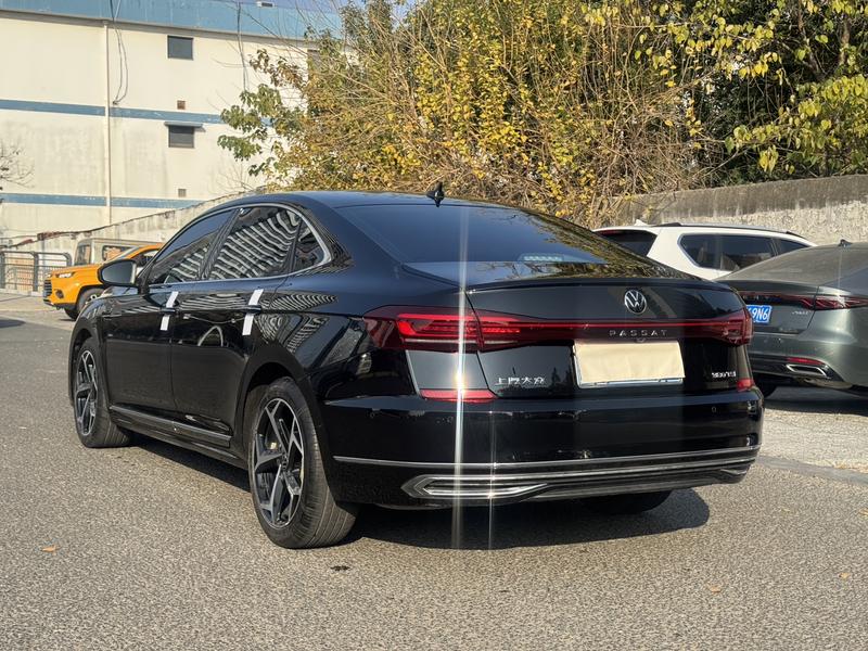 Volkswagen Passat, 2023 — фото 4 из 12