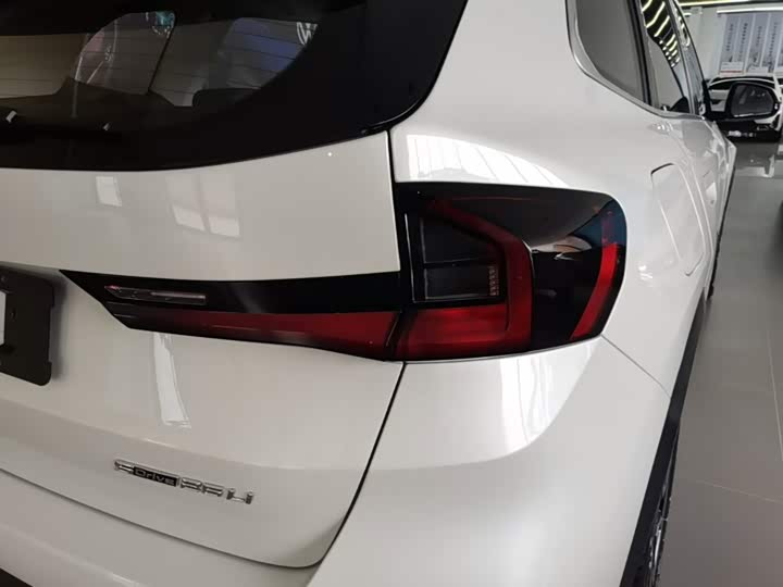 BMW X1, 2025 — фото 8 из 9