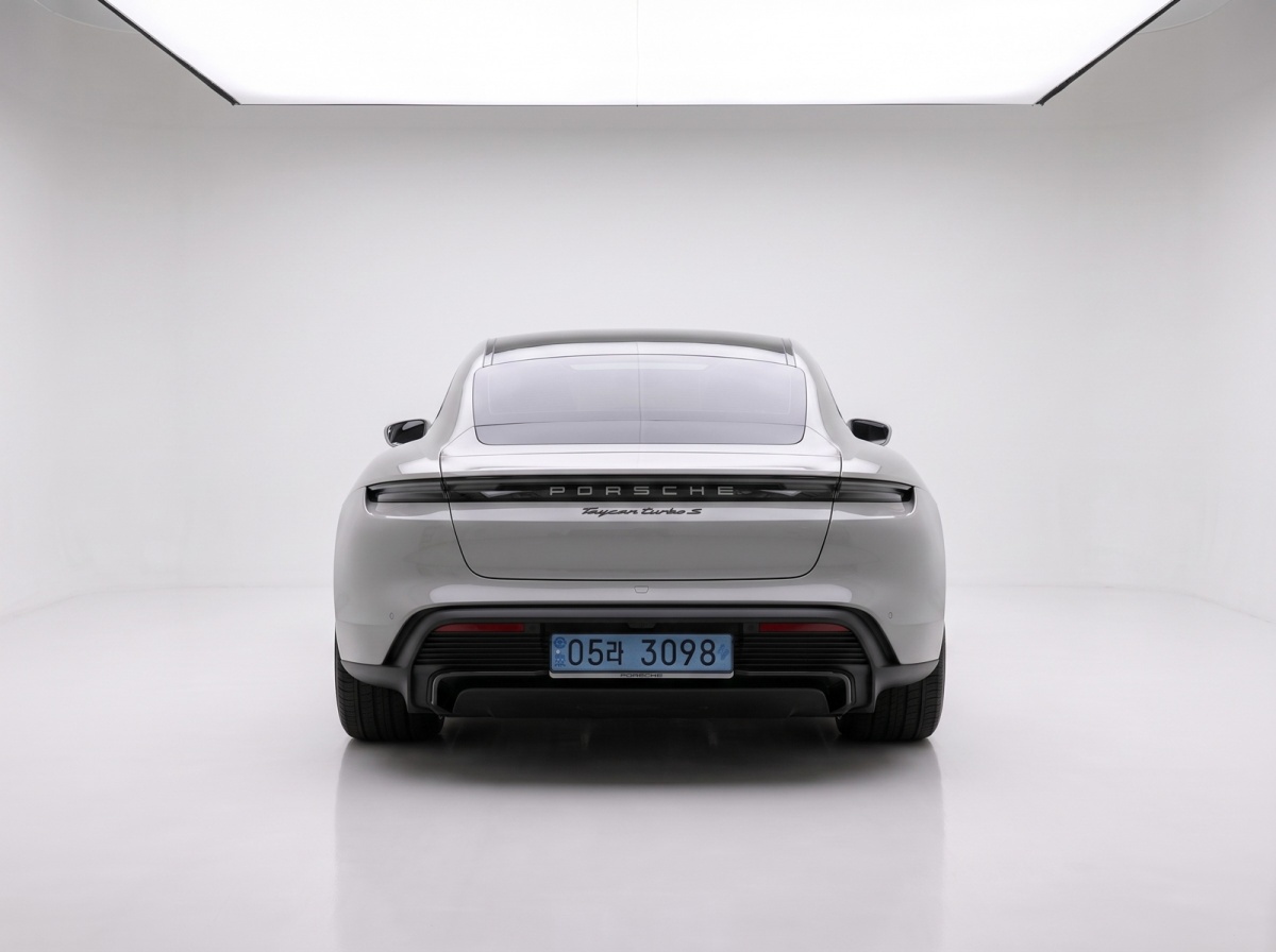 Porsche Taycan, 2023 — фото 10 из 12