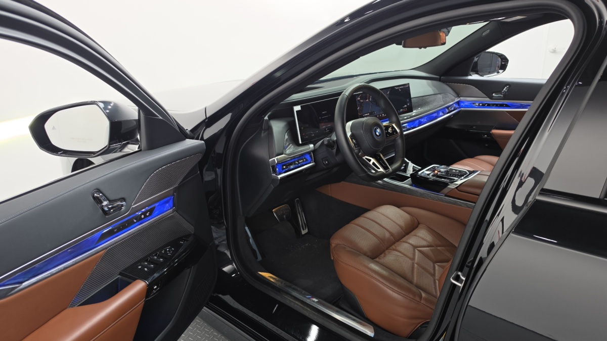 BMW i7, 2023 — фото 9 из 12