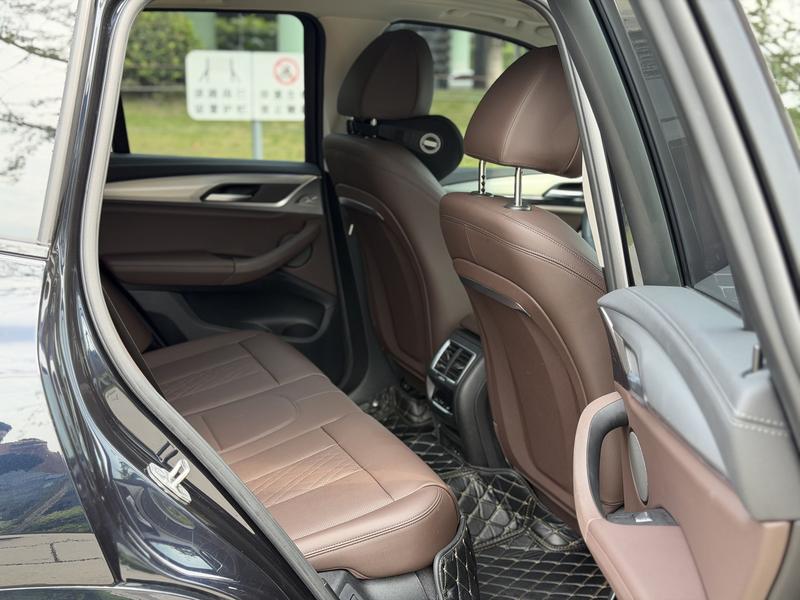 BMW iX3, 2022 — фото 12 из 12