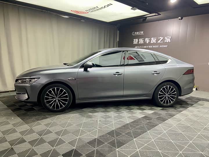 BYD Qin Plus, 2022 — фото 4 из 9
